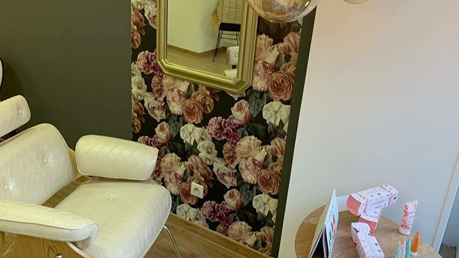 L'instant Particulier by Anais